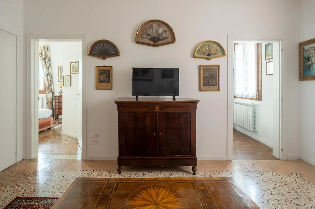 Tiepolo Apartment In The Biennale District R&R Venice Italy